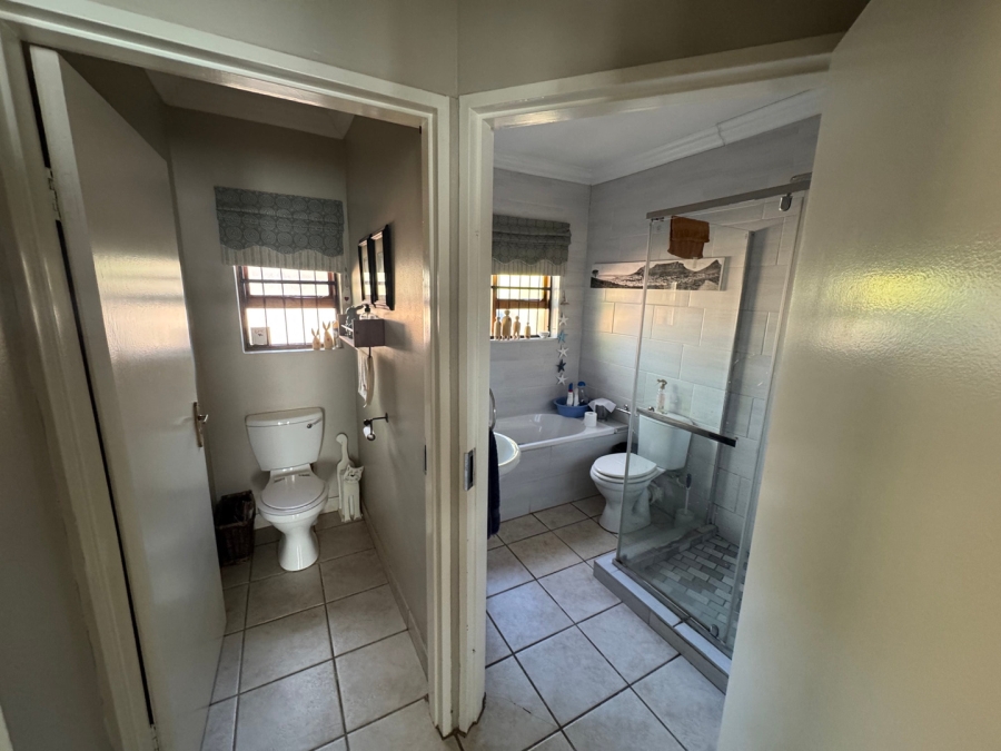 3 Bedroom Property for Sale in Langenhovenpark Free State